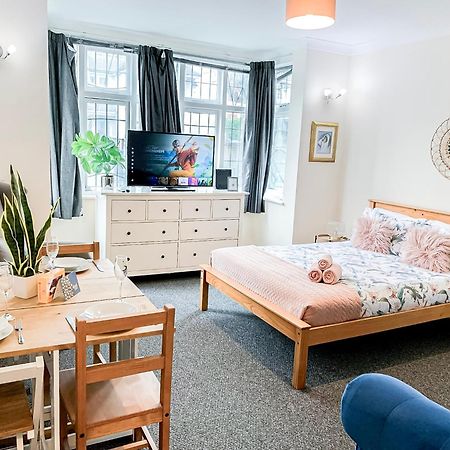Cosy Apartments Near Hampstead Heath With Free On-Site Parking & Private Gardens, Golders Green Londen Buitenkant foto